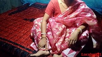 A Bengali housewife in a crimson saree gets pulverized stiff by an amateur (Localsex31) in this explicit vid