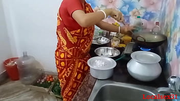 First-timer Indian couple's homemade fuck-fest in saree and Bong fashion