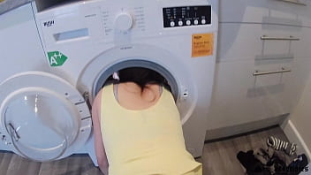 Step-sister in distress: Help me get unstuck in the washing machine